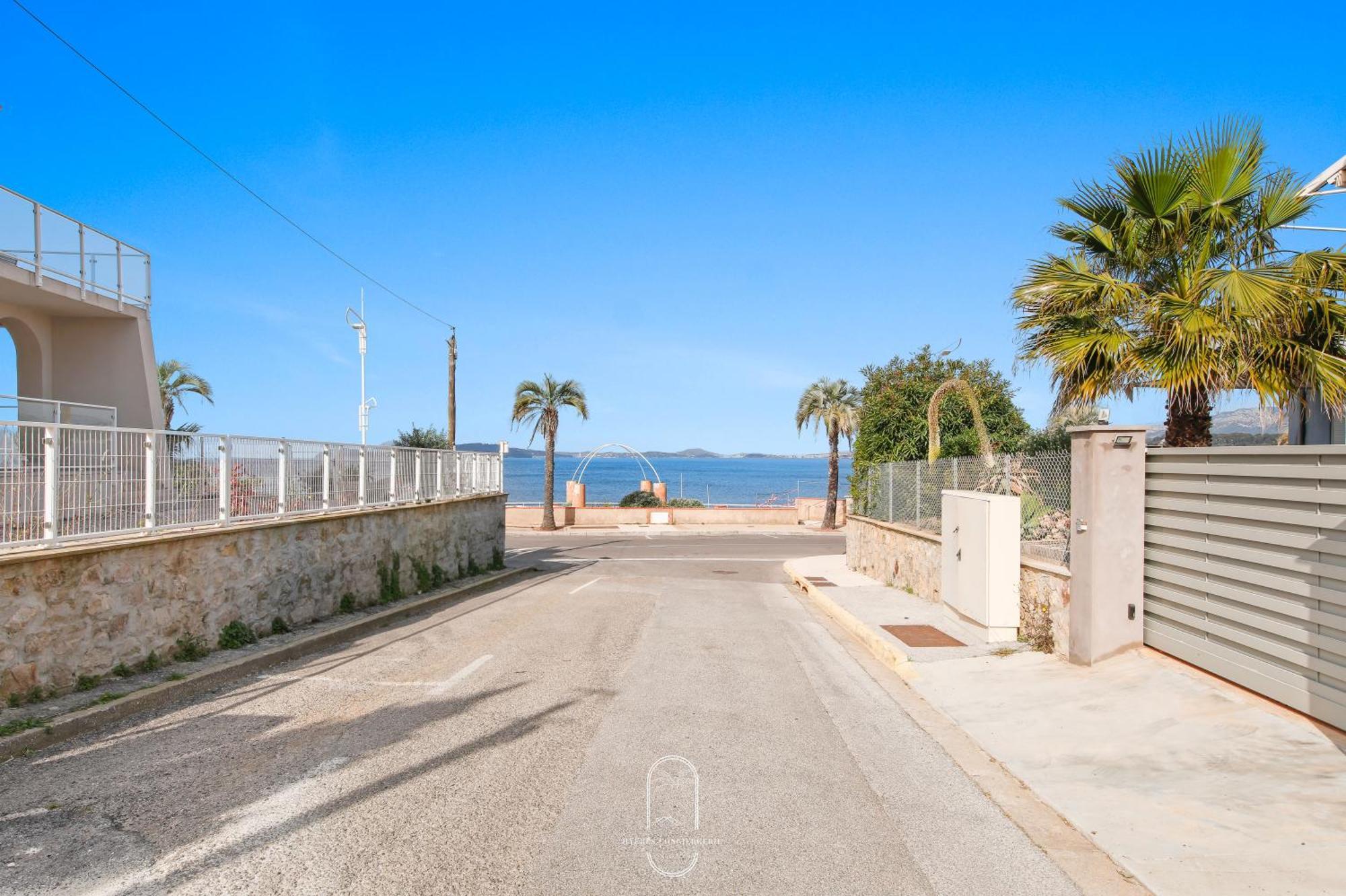 Villa Antoine Appartement Rdj Vue Mer Clim Wifi Parking Plage 50M La Garonne Le Pradet Exterior photo
