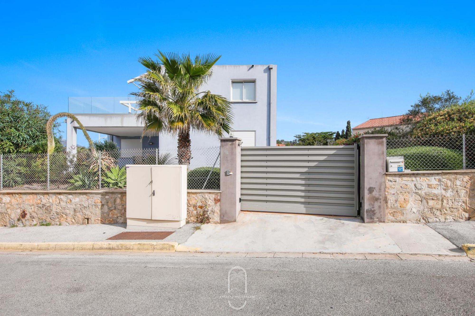 Villa Antoine Appartement Rdj Vue Mer Clim Wifi Parking Plage 50M La Garonne Le Pradet Exterior photo