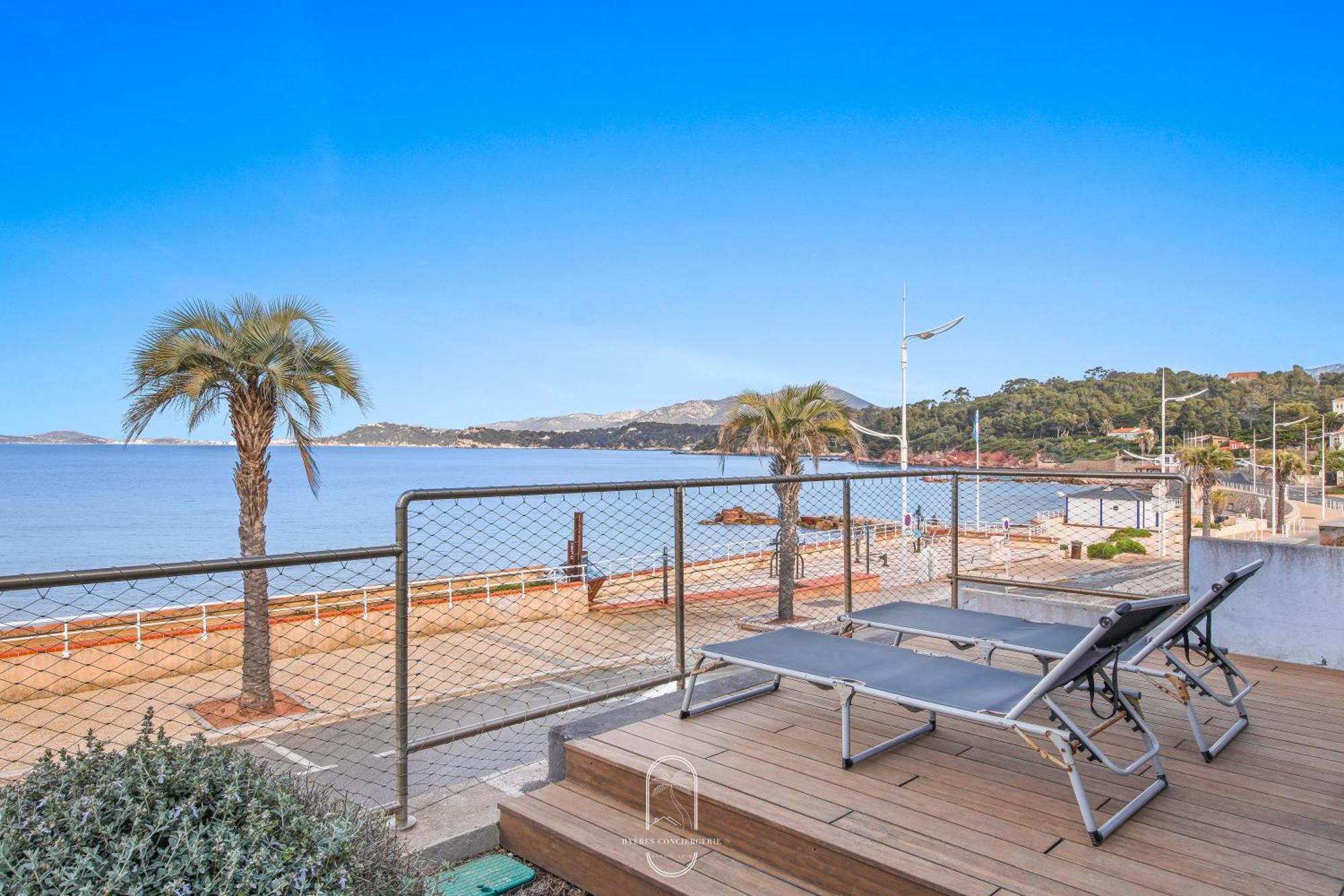 Villa Antoine Appartement Rdj Vue Mer Clim Wifi Parking Plage 50M La Garonne Le Pradet Exterior photo